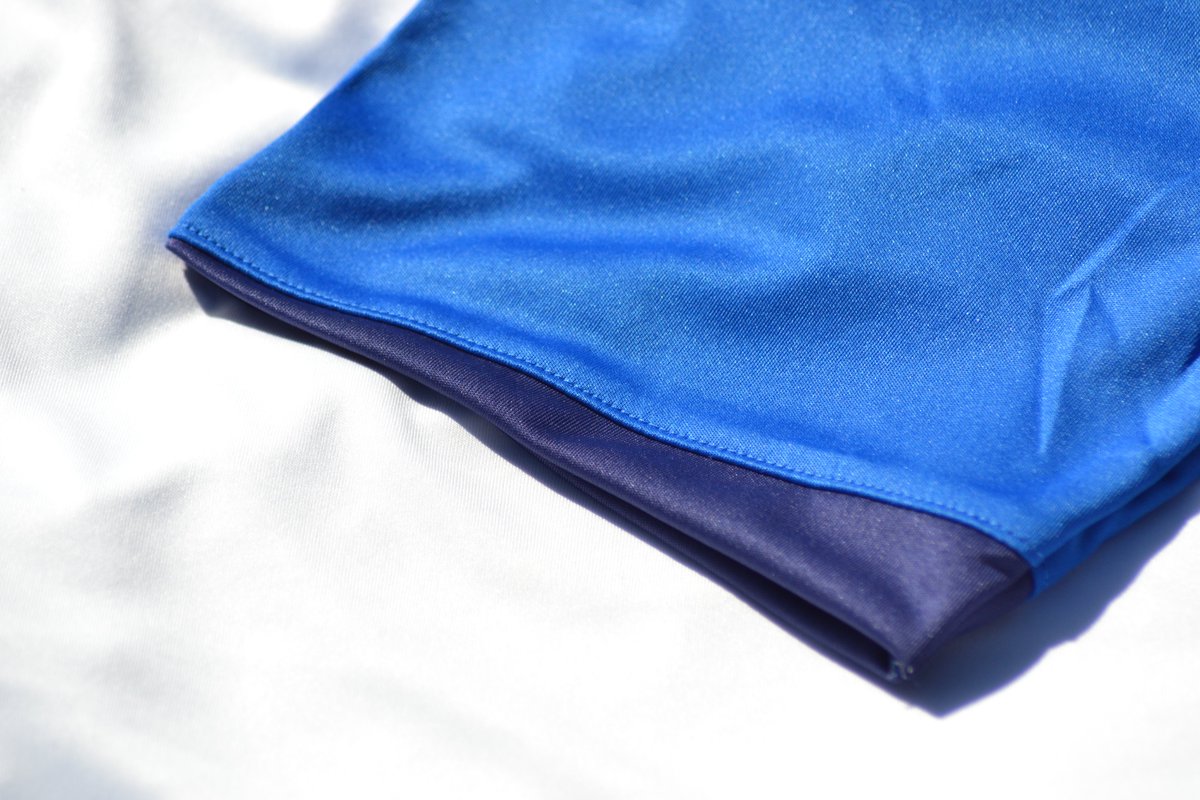 Would have been nice to see that ribbing on the on the cuffs too but the non-uniform shape prevents this without an additional cost.