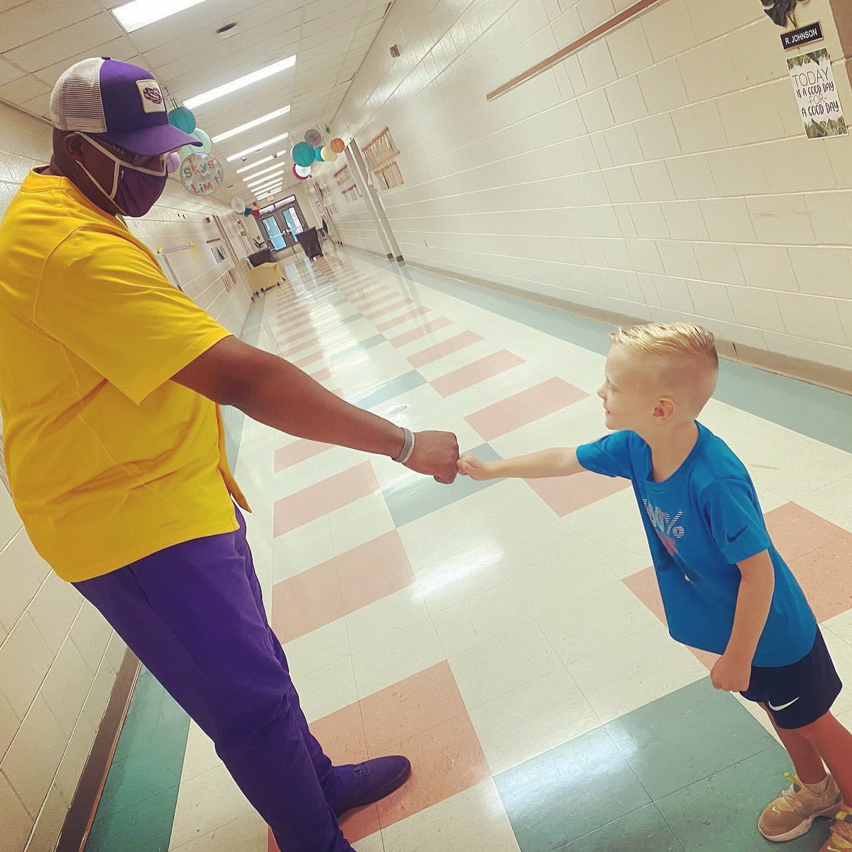 servemoore52's tweet photo. My first fist 🤜🏾 bump of the 20-21 school year!#tigerfamily#pawesome 
@sccboe @stclairsuper @AL_DECE https://t.co/uZFc66rRPA
