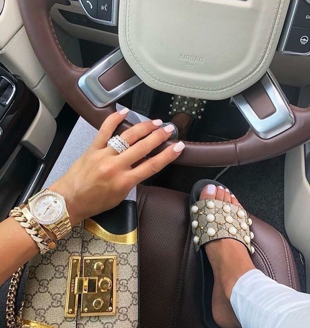 #GirlsWithMercs
70% of our blesses have been blessed with the latest models. 
Don't be left behind, join them by simply following and inboxing us your details