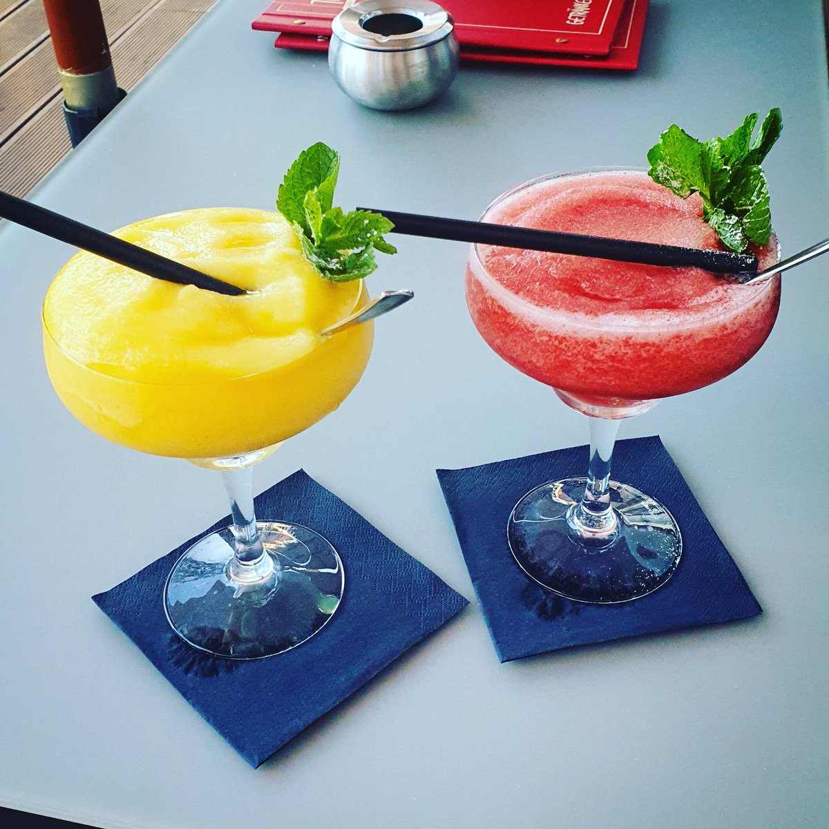 darkagentf's tweet photo. Folgt ihr mir eigentlich auf Instagram? Hm...
Naja, lohnt sich auch nicht, außer ihr steht auf Cocktails, Speisen, Hunde, Katzen und ab und an ein crappy Selfie.

https://t.co/xCI4PiATF7 https://t.co/S5CWtx36J8