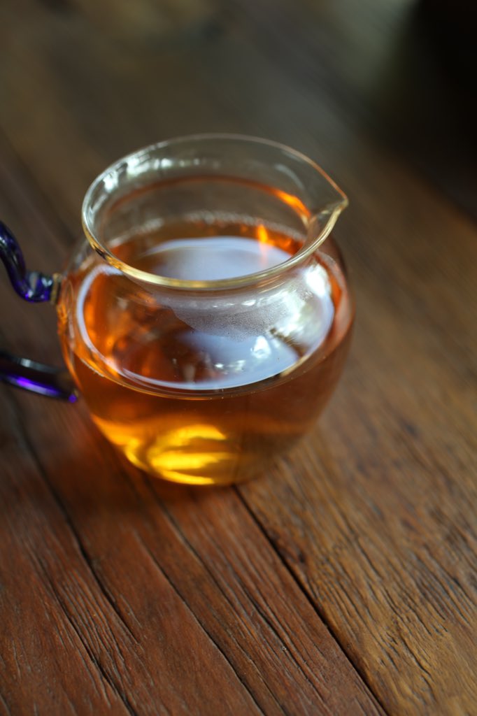 2000 “Bu Lang” 100g nude raw tea tuocha. Amazing aged flavor and high fragrance, strong sweet aftertaste is lasting and very long-standing.
Dry storage, RMB65/tuocha.