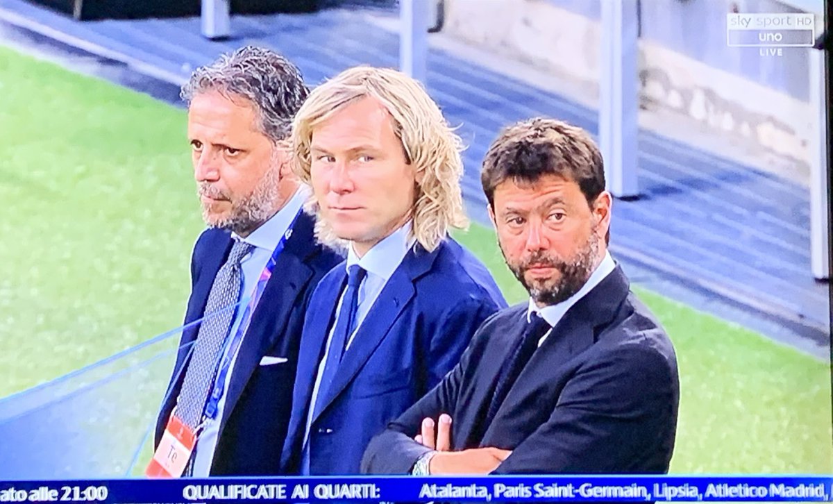 L’eliminazione della Juventus dalla champions è come Pasqua:
Praticamente accade ogni anno,ovviamente non sempre nelle stessa data.
Tutti festeggiano tranne gli agnelli. #Sarri