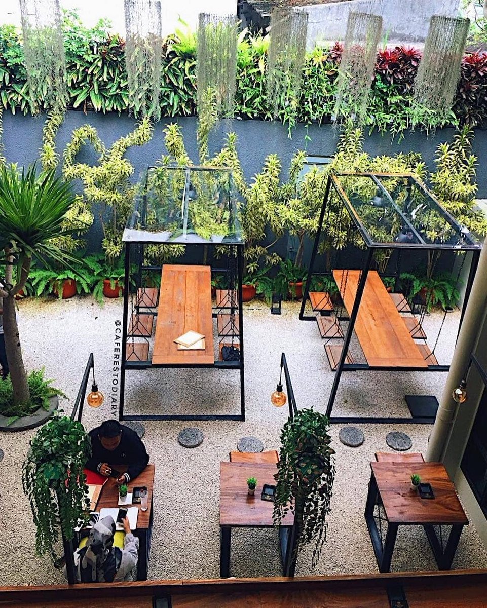 6. Delapan padiCafe ini berlokasi di jalan dipati ukur, dan aku pernah kesini emang tempatnya intagramable bangett, ni nih cafe yang bikin pw banget beda dari yang lain soalnya kita bisa ayunan sambil makan cantik. Makanannya juga ga kalah enak.