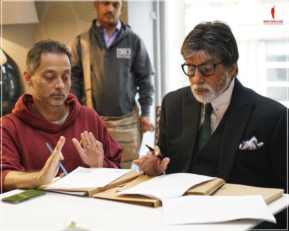 One scene at a time.
One page at a time.
One line at a time.
Together, they all looked for perfection! 😎

<a href="/SrBachchan/">Amitabh Bachchan</a> <a href="/taapsee/">taapsee pannu</a> <a href="/sujoy_g/">sujoy ghosh</a>

#Badla #BehindTheScenes