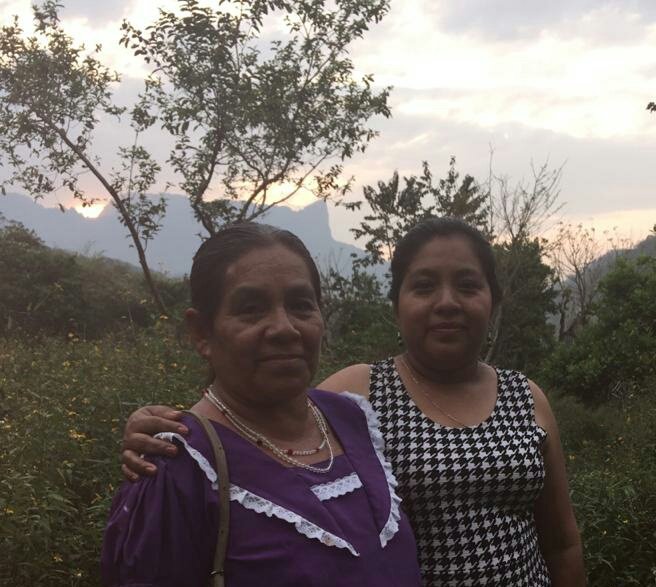 Excelente día,  con mi madre mi guerrera y mi fortaleza,  es en  mi comunidad de Tetzacual Municipio de   Huejutla, de Reyes Hidalgo.