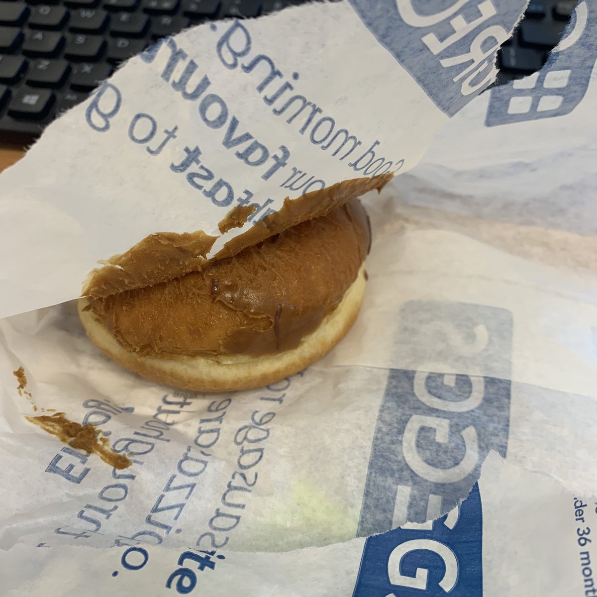 jsweeney26's tweet photo. @GreggsOfficial pretty sure when packaging donuts it’s meant to have a polythene cover to avoid this....totally unacceptable and disappointing!!! https://t.co/6H83ZfWq2p