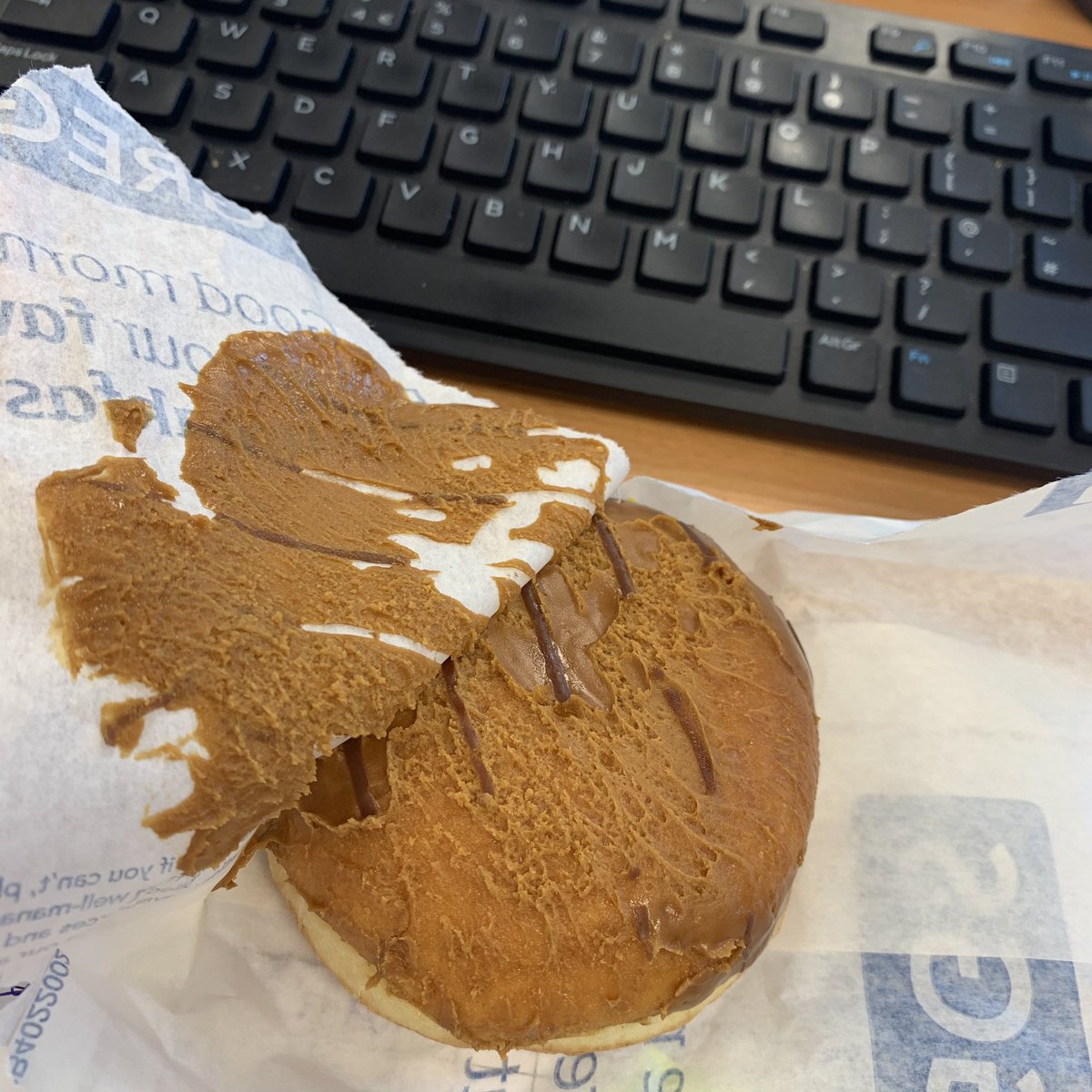 jsweeney26's tweet photo. @GreggsOfficial pretty sure when packaging donuts it’s meant to have a polythene cover to avoid this....totally unacceptable and disappointing!!! https://t.co/6H83ZfWq2p