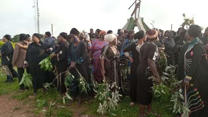 john_danfulani's tweet photo. Live from S-Kd:

Women protesting genocide in Southern Kaduna. https://t.co/7no1k81p2c