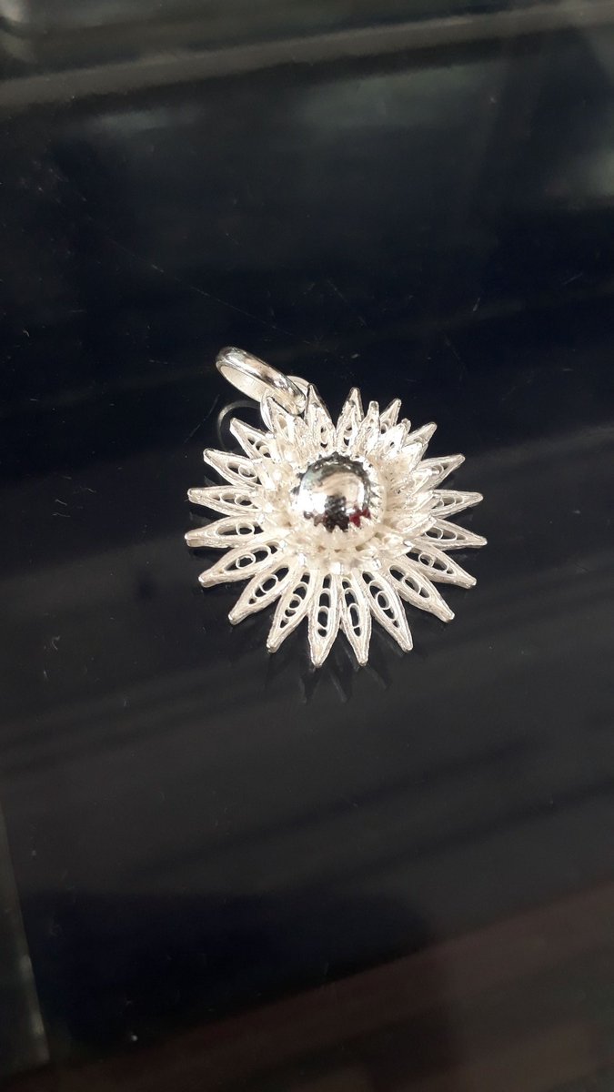 lenka_r's tweet photo. Beautiful pendant which matching with saree as well as dress
#Filigree #Filigreeornament
#Filigreedesign #SareeTwitter 
#womenwear #Ornaments
Price :rs 850
Postal :rs 100 https://t.co/GKyJZbL520