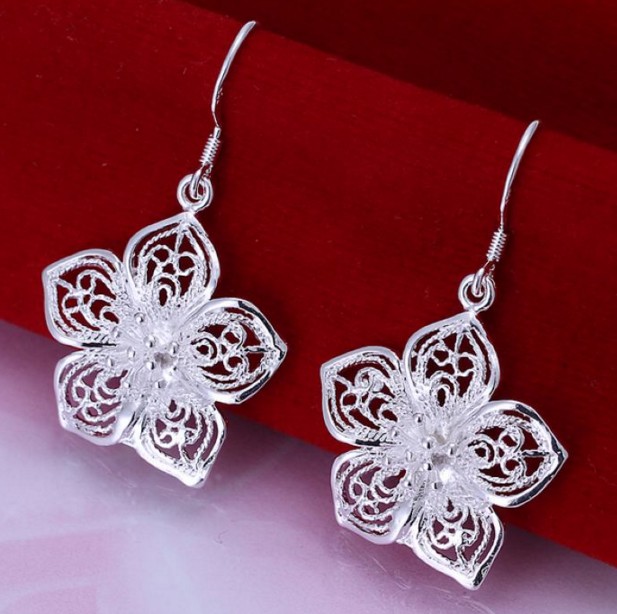 DigitaliMaisha's tweet photo. High quality silver plated beautiful flower earrings hot selling fashion jewelry. https://t.co/vMMi9L1TXO 
#jewellery #jewelrylovers #jewelrytrends https://t.co/hEYRTsb6uO