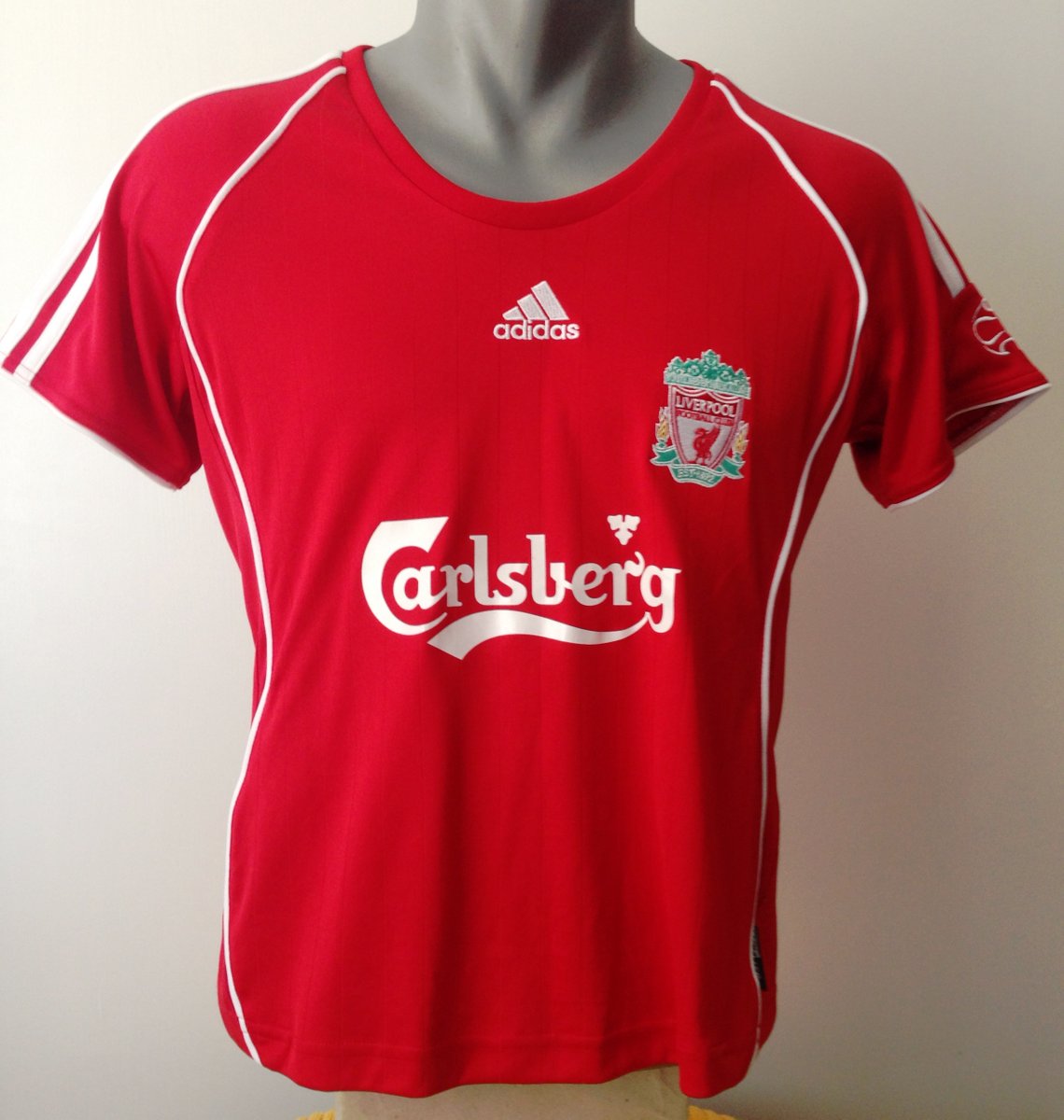 FootballKitFan1's tweet photo. Liverpool 2006/08 home - Ladies - Nice adjustments to the cut and badges with this version, super shirt with iconic sponsor 🔥⬆️⬆️⬆️🔥 #Liverpool #LiverpoolFC #LFCkit #LFC #LFCWomen #Footballshirt #Liverpoolchampions #LFCgirls #LadiesFootball https://t.co/h5VqYubHxc