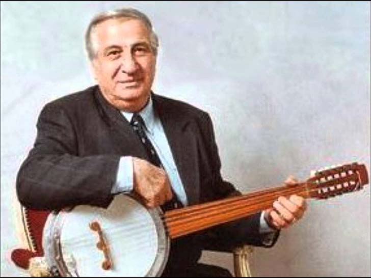 NizamoztOzturk's tweet photo. Bi rêzdarî bi bîrtînin!
Ka bejin dilsozî çiye? Demaku ev pirs te holê, hunermendê mezin Aram Tigran te bira mirov! Em te û daxwaza te ya davî #tucar bîrnakin. https://t.co/esGFNf2Lzh