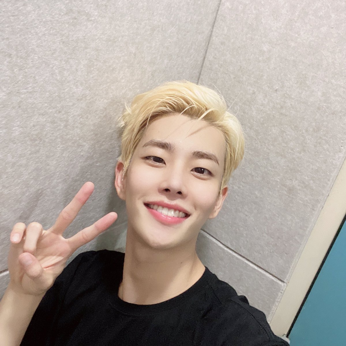 astromjsupport's tweet image. [200800]
ASTRO MJ TWITTER UPDATE
offclASTRO 

&quot;You all did a great job today.
Writer M-Happiness
#BeforeGoingToBed  #FavoriteEntertainment #WatchItLive&quot; 

-🎨
[#ASTRO #아스트로 #MJ #엠제이 #エムジェイ #金明俊 #เอ็มเจ ] @offclASTRO @jp_offclastro