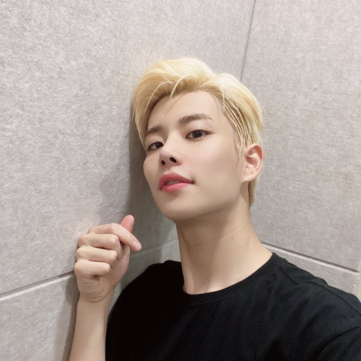 astromjsupport's tweet image. [200800]
ASTRO MJ TWITTER UPDATE
offclASTRO 

&quot;You all did a great job today.
Writer M-Happiness
#BeforeGoingToBed  #FavoriteEntertainment #WatchItLive&quot; 

-🎨
[#ASTRO #아스트로 #MJ #엠제이 #エムジェイ #金明俊 #เอ็มเจ ] @offclASTRO @jp_offclastro