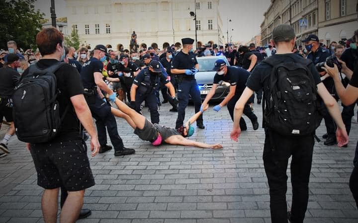Disturbing images of police in Warsaw attacking LGBTI+ protestors yesterday. We have so far to go until everyone's human rights are respected and protected and we send our thoughts and solidarity to the LGBTI+ community in Poland. (Images: Marta Bogdanowicz)