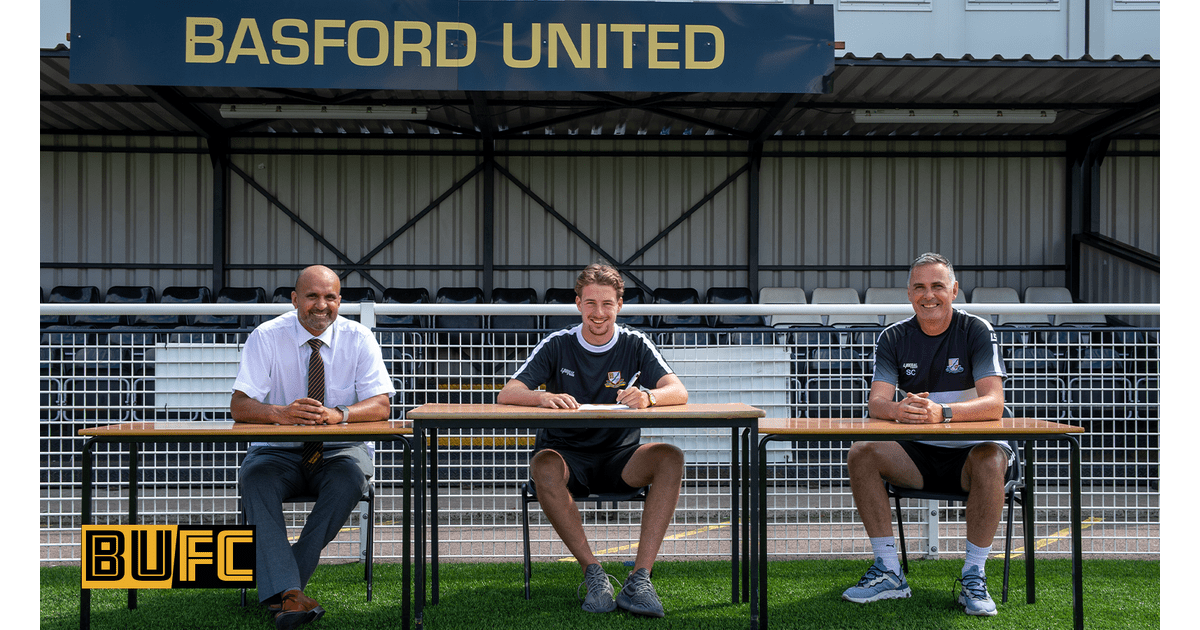 Basfordutdfc's tweet photo. NEW SIGNING 

Alex Howes reunited with Steve Chettle as he signs for Basford United.
https://t.co/09cwA5qvxt https://t.co/WtUs8IhptG