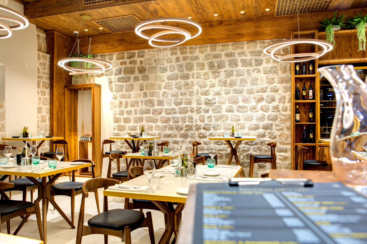 FDubrovnik's tweet photo. If you need a solution to dinner tonight, you just found it. 

https://t.co/NjJxe8AhES

#dubrovnik #hrvatska #croatia #stradun #oldtown #dinner #fortyfourdubrovnik #forty4restaurant #feeltheharmony #couples #dinnersolution https://t.co/VjJwt48UEa