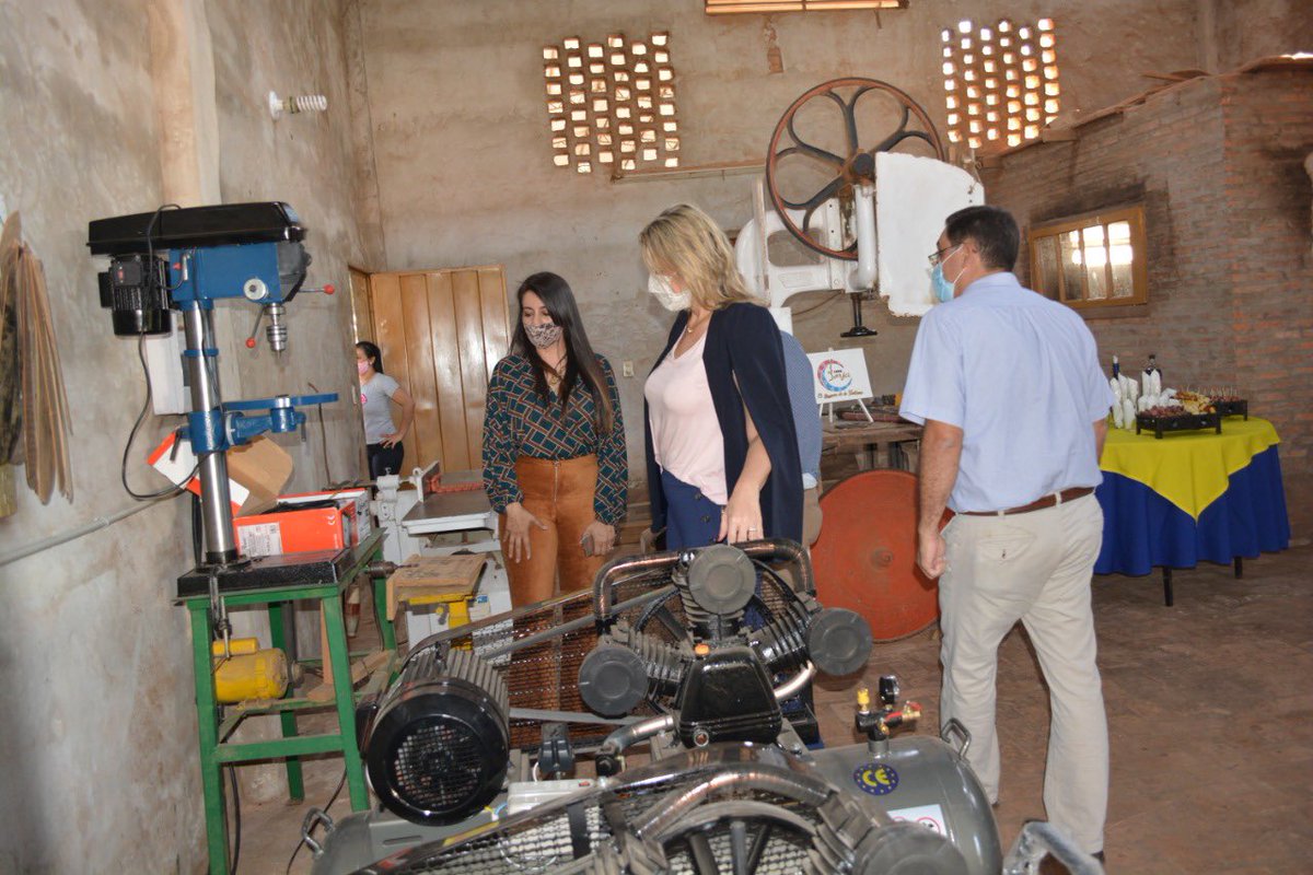MIC_PY's tweet image. 📌Guitarra Borja, beneficiada del Programa #PCM2019 inauguró sus instalaciones

👉recibió maquinarias y herramientas que mejorarán su competitividad en la fabricación de los instrumentos musicales 

➕ℹ️▶️ url2.cl/FpzXZ