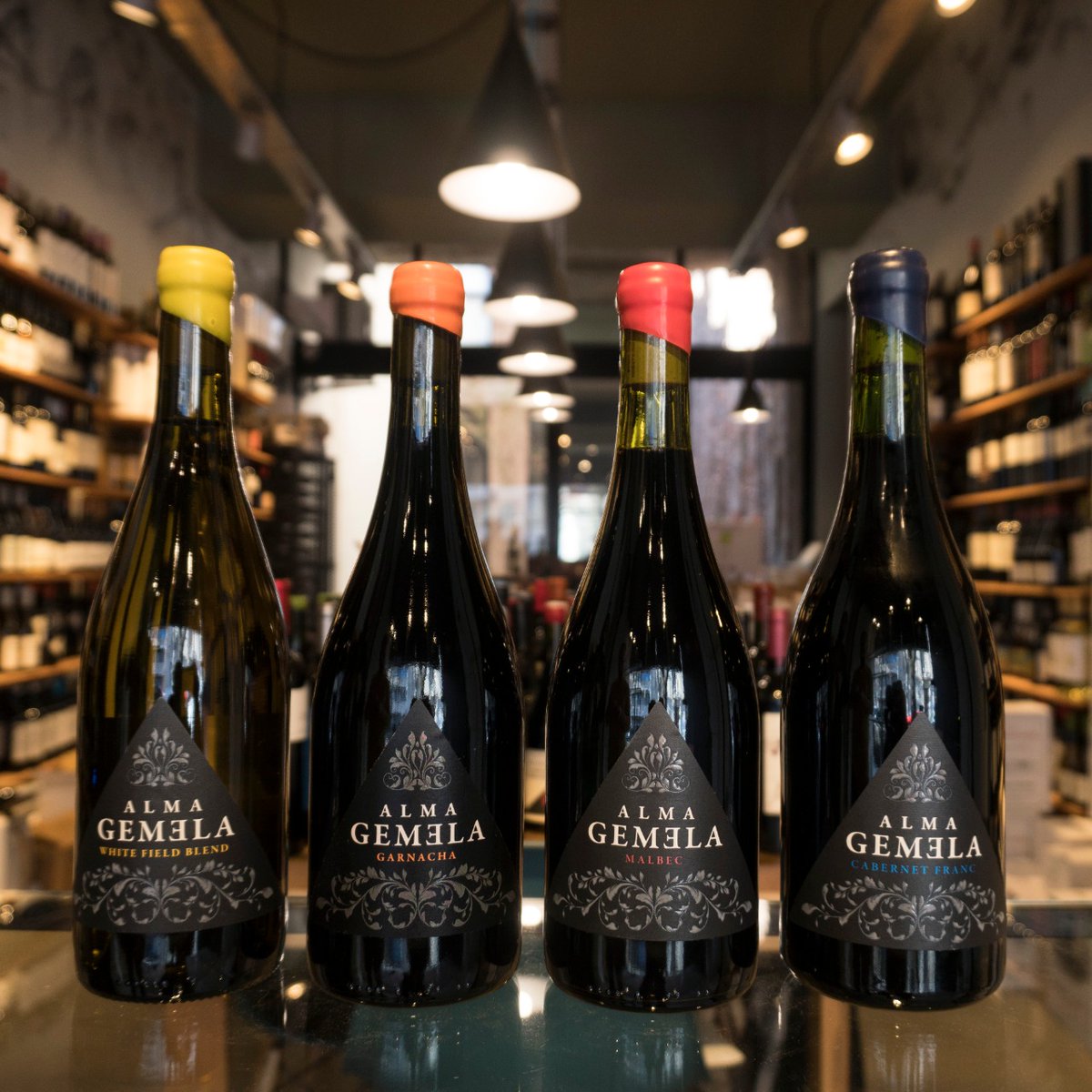 Vinos de pequeña escala. 🍇 En su proyecto, Mariana Onofri, sommelier y productora de vinos, elabora partidas tanto con variedades no tradicionales como con aquellas que están ampliamente plantadas.

Vos, ¿cuál vas a probar hoy?

Pedí el tuyo al 11 4889-7049 📱