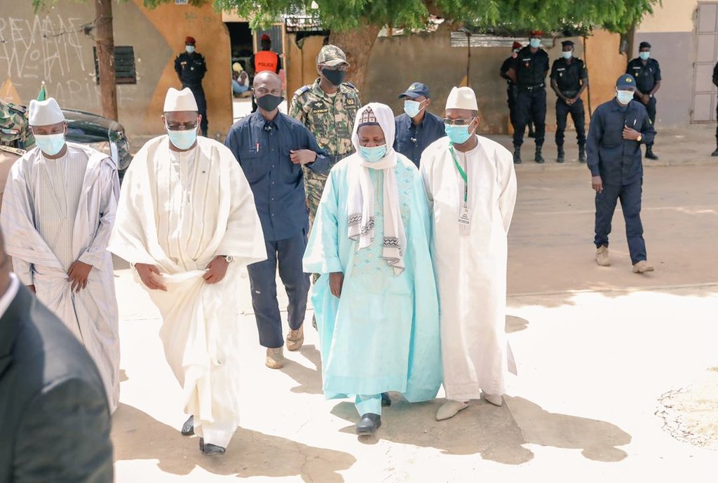 GIRepublicain's tweet photo. L'arrivée de son Excellence Monsieur le Président @Macky_Sall à Kaolack pour présenter ses condoléances à la famille Niassène suite à la disparition du #Khalife_Cheikh_Ahmed_Tidiane_Niass

#Kebetu
@PR_Senegal @DioufDieng @DamelPapa @binoussou @saly_dieng @Mameboyediao @vitousamb https://t.co/Y3RjEQoXVn
