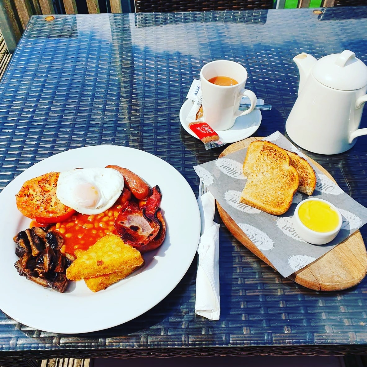 All day breakfast served Friday's from 5pm-9.30pm and Saturday's 10am-6pm. Email thebar@westwarwicks.co.uk to book your table #breakfast #food #drinks #solihull