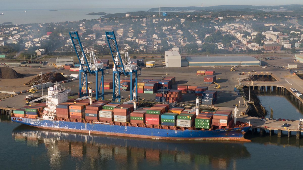 PortSaintJohn's tweet photo. We're offering a big Saint John welcome to @HapagLloydAG Detroit Express, in Port today to both import and export containers. Thanks to our exceptional supply chain network, goods continue to move efficiently and safely through Port Saint John. 🚢 🚂 🚛 https://t.co/c1bz5w20WR