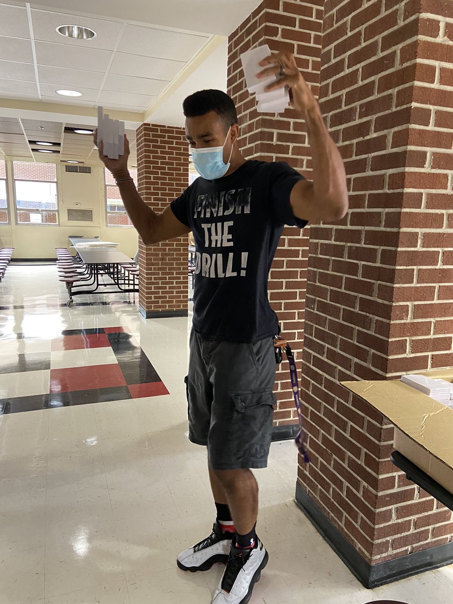 missantonacci's tweet photo. Some of my amazing colleagues and educators packed 2,100 school supply bags for our Pebblebrook students yesterday! Coach Macon has the hookup on index cards! 😂#brooksquad #bethegood https://t.co/MkhwjfHcdr