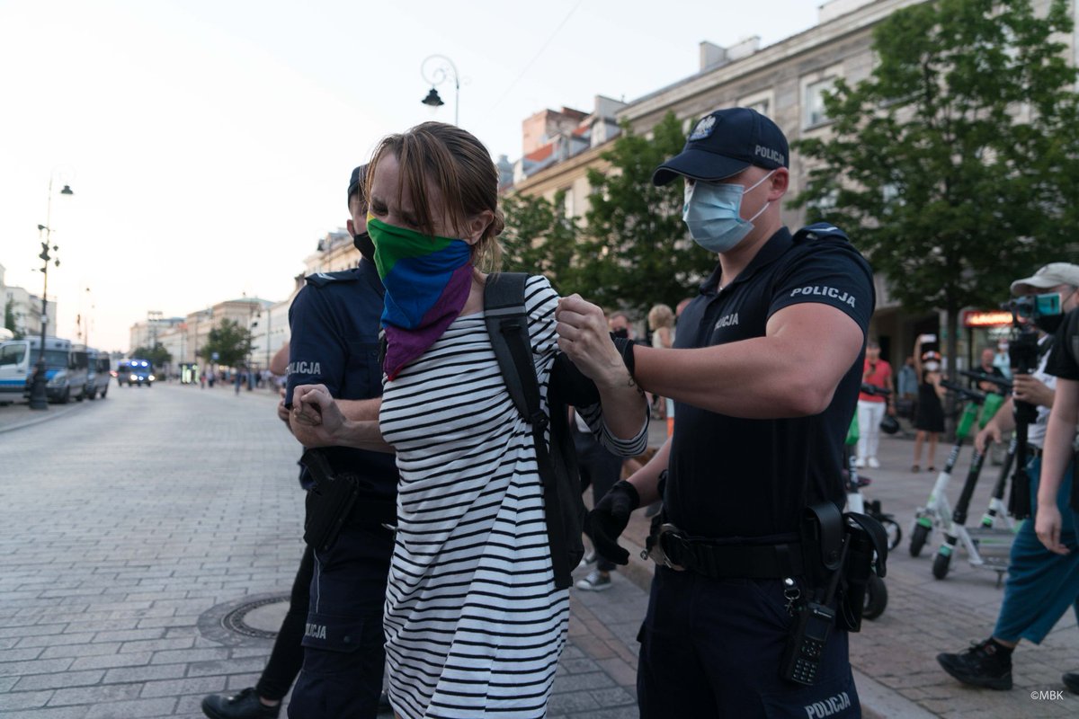 IgualdadLGBT's tweet photo. Esto es Polonia ayer, país perteciente de la Unión Europea https://t.co/Eb1Dvqc1Ou