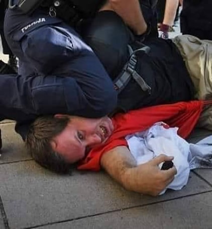IgualdadLGBT's tweet photo. Esto es Polonia ayer, país perteciente de la Unión Europea https://t.co/Eb1Dvqc1Ou