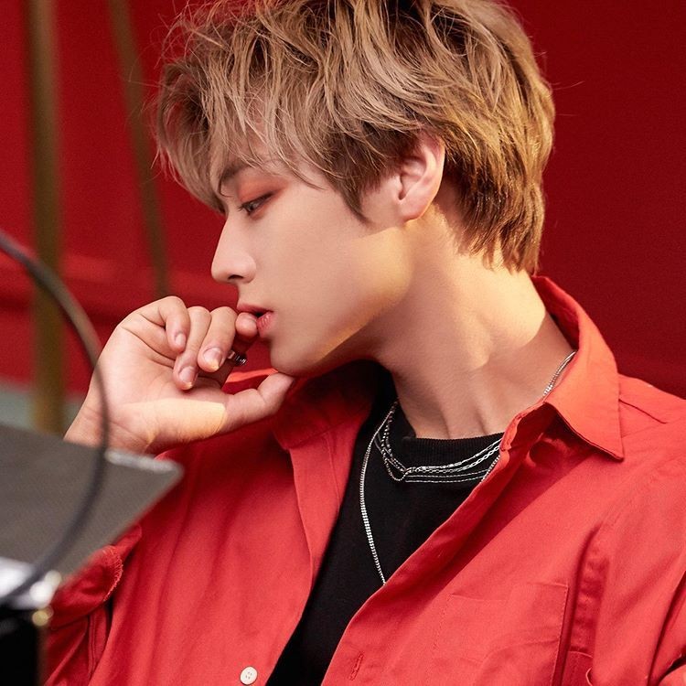 Ksoo1303's tweet photo. #parkjihoon #박지훈 @Park_Jihoon_twt
Soloist park jihoon 

#이거박지훈 
#I_am_not_cute
#Call_me_oppa
#PJHSUNSHINE
#PJHWAVENIGHT
#PJHKILLERJAWLINE 
#PJHSAYS
#PJHABSnniversary

💚💛💖 https://t.co/rRJFEj5CHz