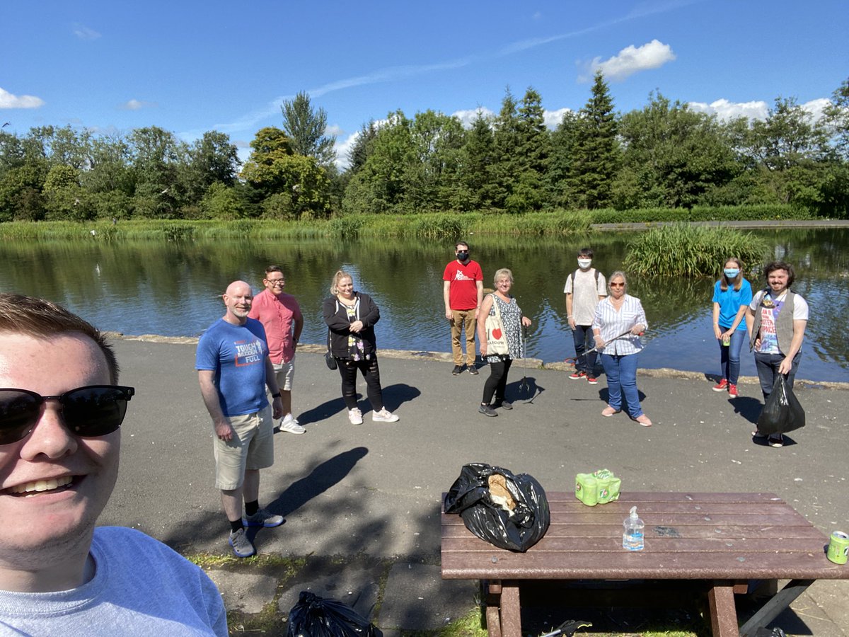 KeiranON's tweet image. Quite the team out for @SpringburnYF’s litterpick on a glorious sunny Saturday.
Thanks to all the volunteers for giving up their time to help clean up the park.
Also highlight of the week was @PaulJSweeney realising he had a spider in his pocket 😂
