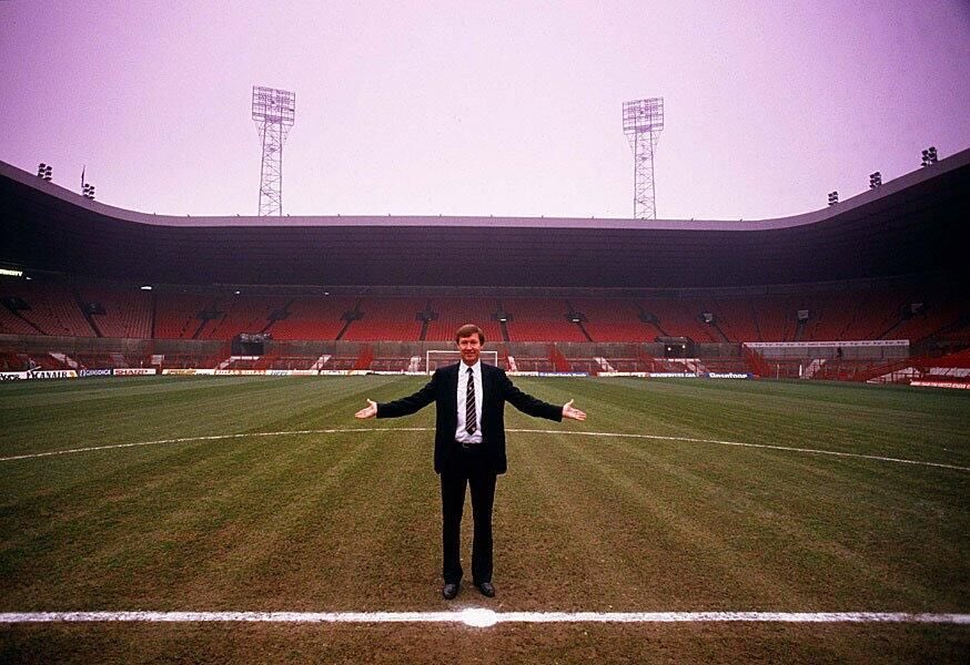 calcioinglese's tweet photo. Pazienza e programmazione. I due allenatori di maggior successo in Inghilterra negli ultimi 35 anni sono stati Klopp e Sir Alex.

Il tedesco ha vinto il primo trofeo al terzo anno, lo scozzese addirittura al quarto anno. E da lì hanno costruito i loro successi. https://t.co/ln4lz53rwj
