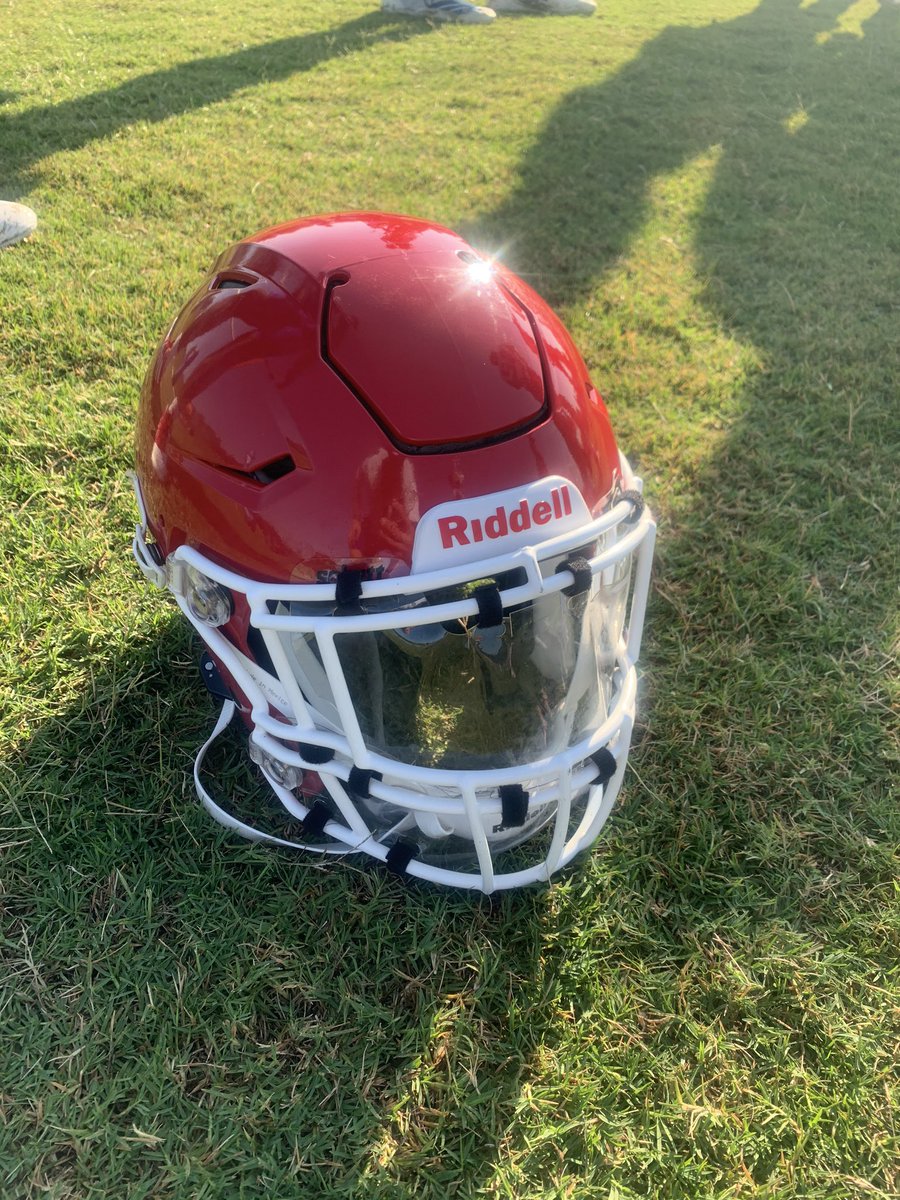 CoachSHoltz's tweet photo. Day 2 on the grass! Getting better in the new normal! #HBTD https://t.co/asH1ZQzPtP