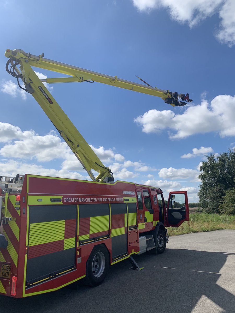 SMAdyTaylor's tweet photo. HVP and Scorpion familiarisation / rota group training ⁦@manchesterfire⁩, impressive water delivery in conjunction with the ⁦@HVPCapability⁩, from the Manchester Ship Canal. https://t.co/ssgKFYM6PU