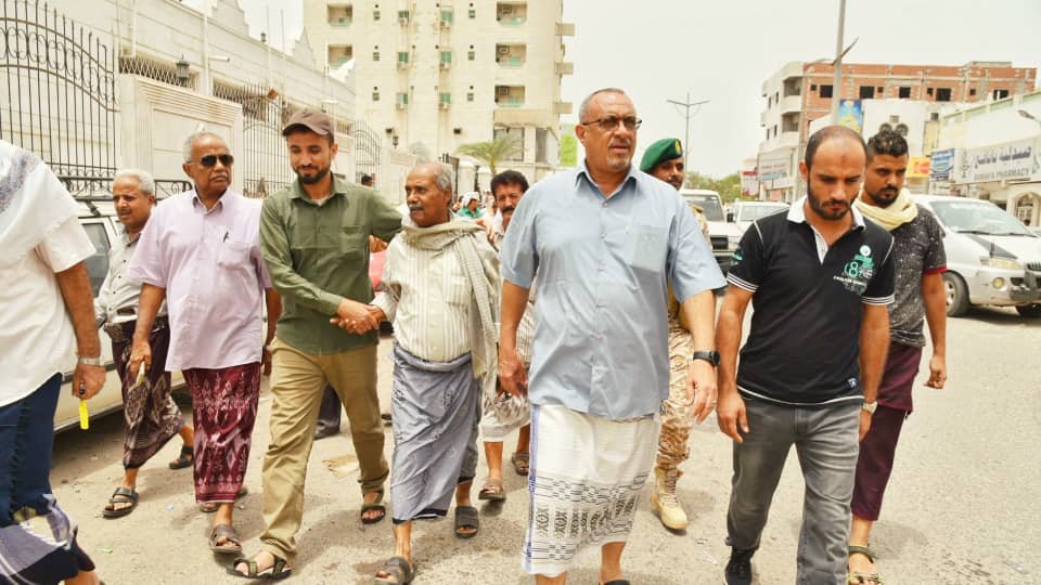 قيادات الانتقالي تتقدم جموع مشيّعي فقيد الوطن الدكتور عبدالعزيز الدالي إلى مثواه الأخير بالعاصمة عدن

السبت 8 اغسطس 2020م

شيّع المئات من أبناء العاصمة عدن المناضل والسياسي البارز الدكتور عبدالعزيز الدالي، المستشار السياسي لرئيس المجلس الانتقالي الجنوبي، 
stcaden.com/news/12531