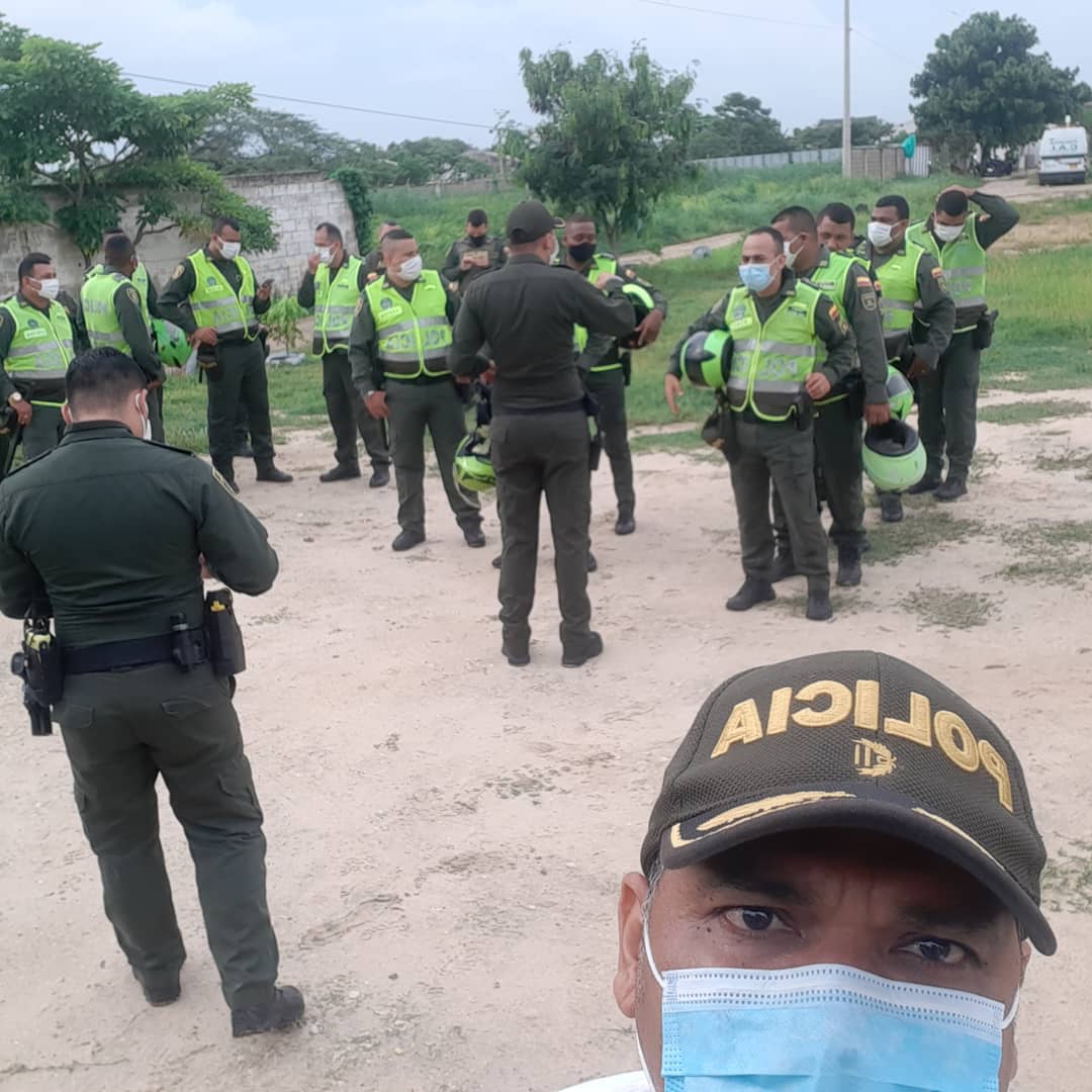 gamez_ney's tweet photo. Trabajando día tras día de la mano de @rodolfo_ucros y @SoledadGobierno @PoliciaColombia @ArmadaColombia @TransitoSoleda1 llevando seguridad a todos los rincones de nuestro municipio. https://t.co/WcQyimVdnY