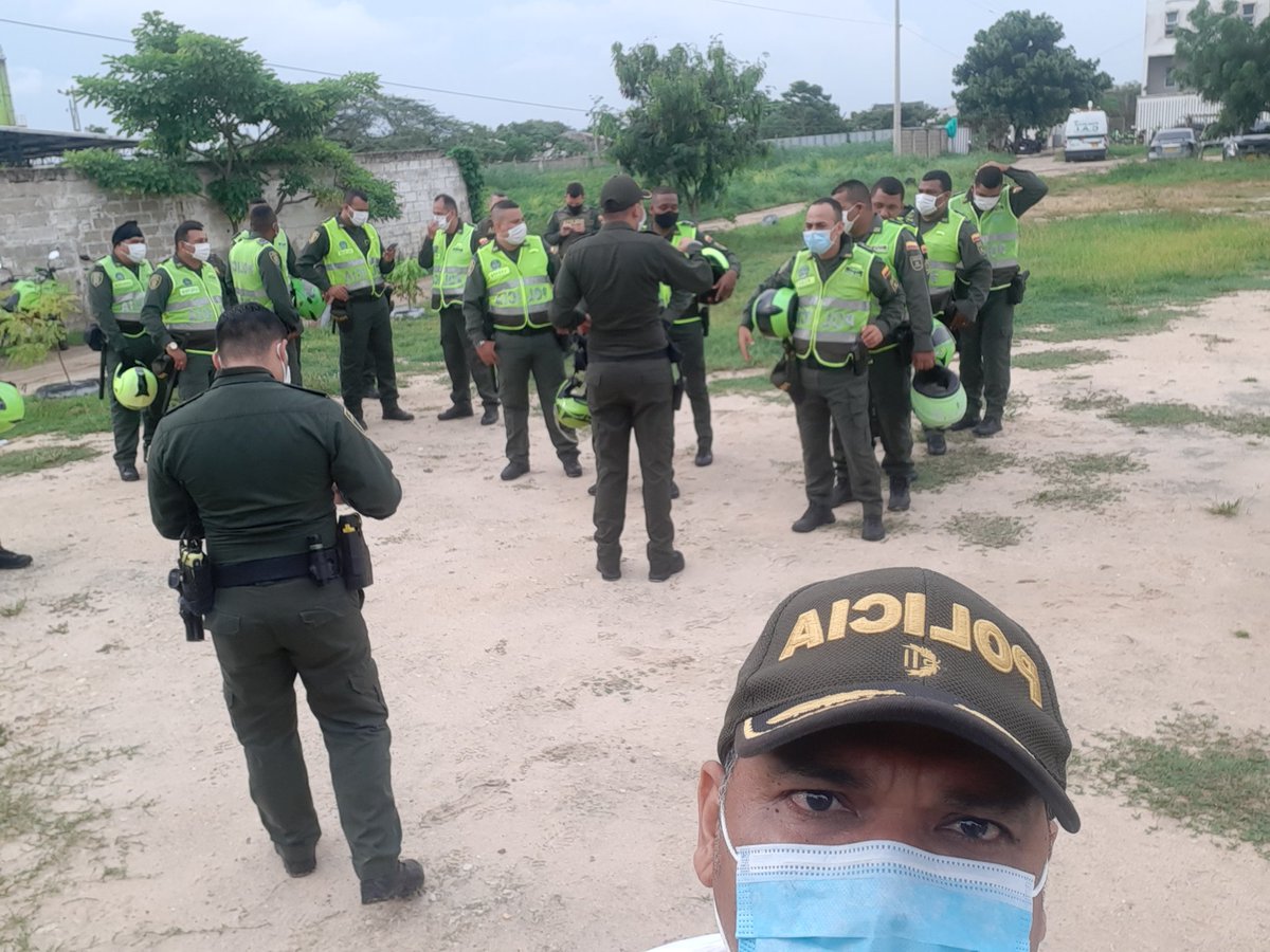 gamez_ney's tweet photo. Trabajando día tras día de la mano de @rodolfo_ucros y @SoledadGobierno @PoliciaColombia @ArmadaColombia @TransitoSoleda1 llevando seguridad a todos los rincones de nuestro municipio. https://t.co/WcQyimVdnY