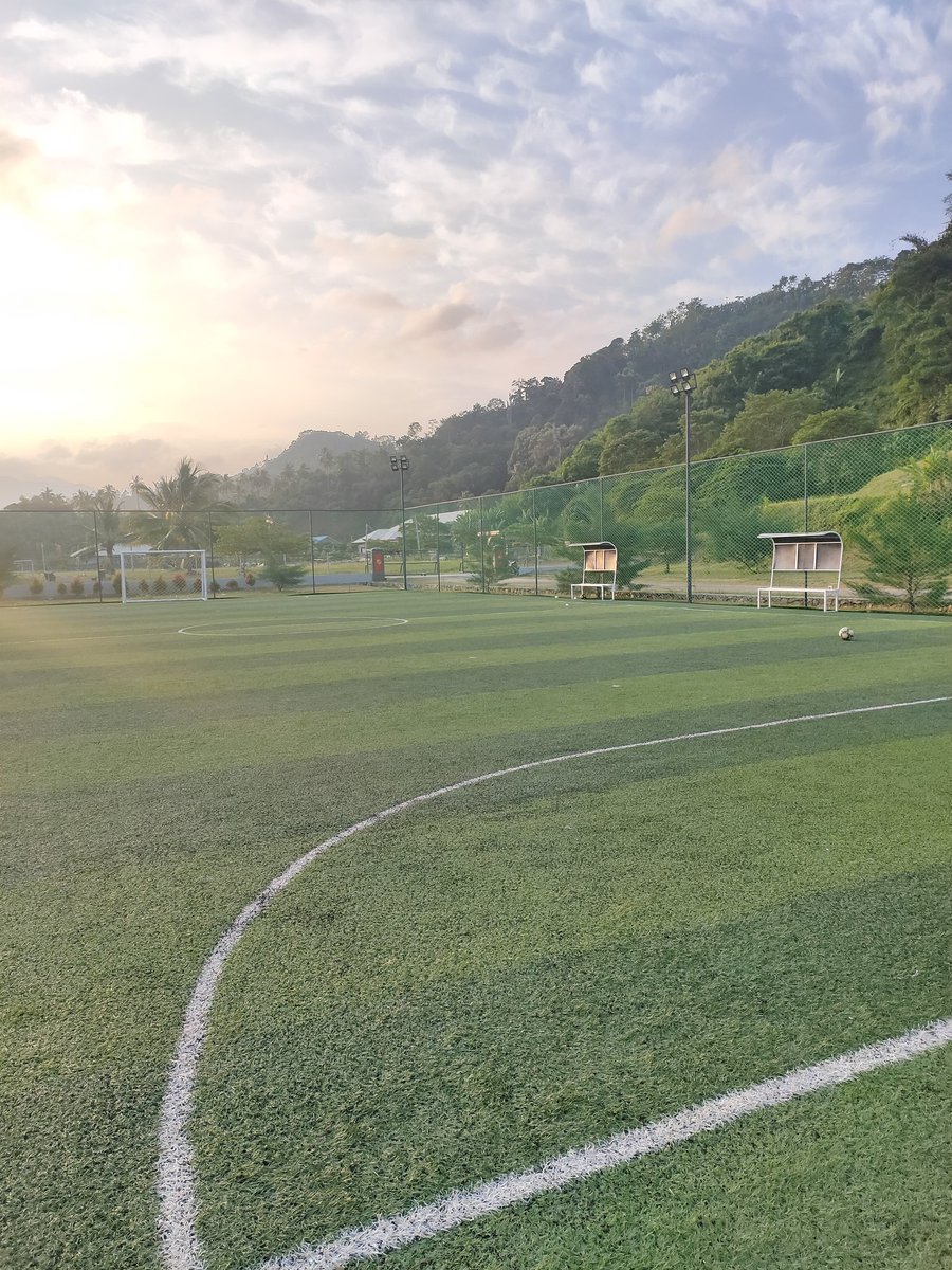 PARAH KEREN LAPANGANNYA! kanan gunung kiri laut