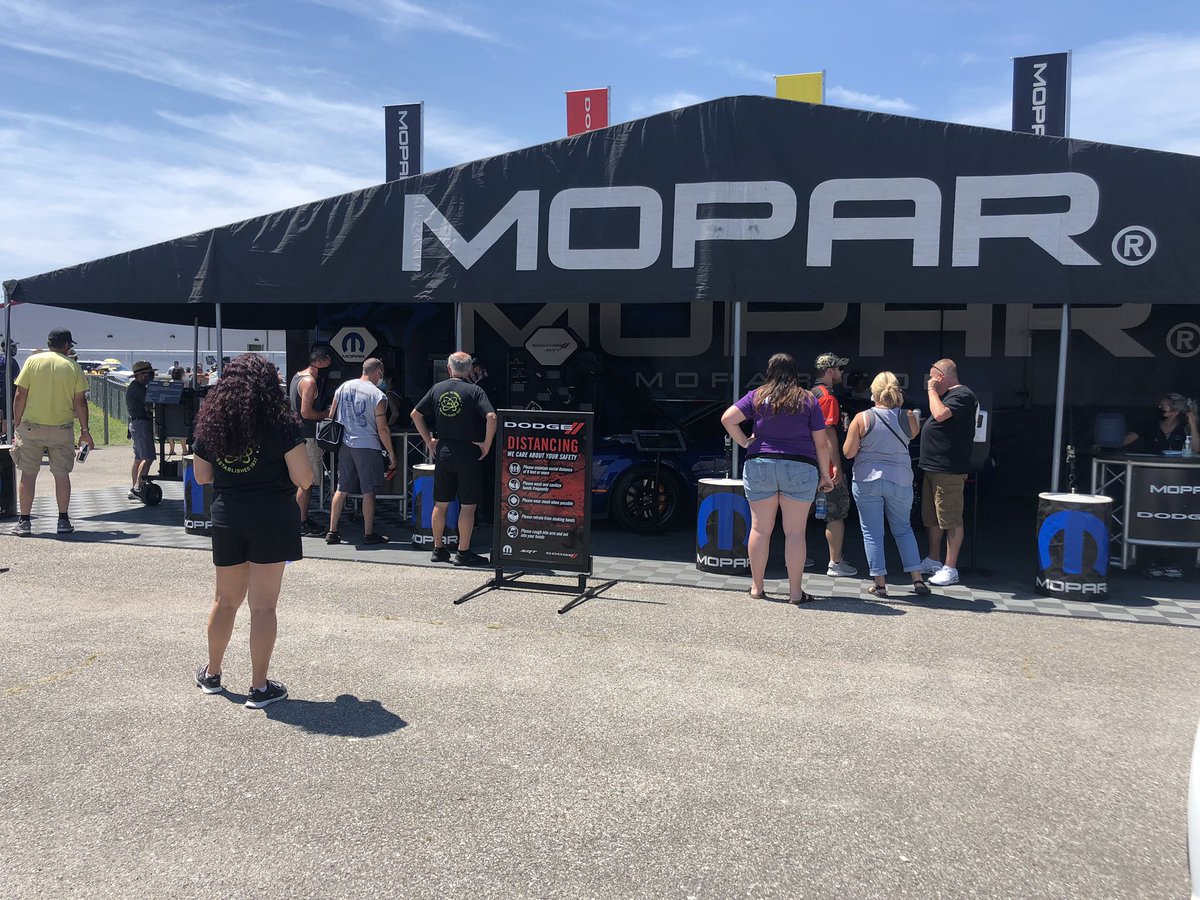 ExpEventsGrp's tweet photo. 🏁 @OfficialMOPAR back with @NHRA race fans at @LucasOilRaceway https://t.co/OumHJEwvgk