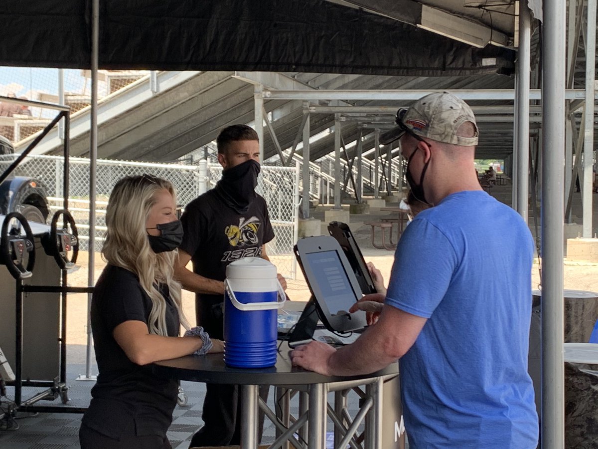 ExpEventsGrp's tweet photo. 🏁 @OfficialMOPAR back with @NHRA race fans at @LucasOilRaceway https://t.co/OumHJEwvgk