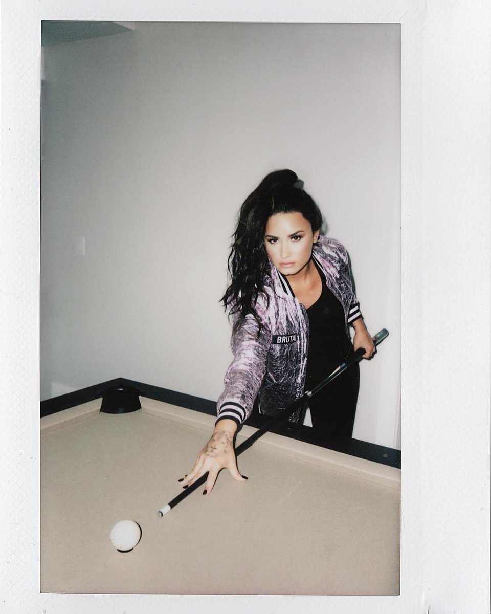 throwbackIovato's tweet photo. August 8, 2017: Demi via instagram - Because two photos with a high pony are not enough.. https://t.co/ecalMip6iD