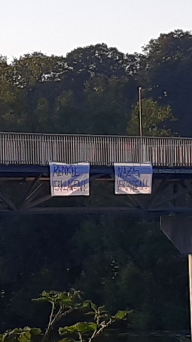 Zur Feier des Tages wurde der verurteilte AfD Spitzenkandidat Matthias #Renkel mit Transparenten daran erinnert, dass in #Witten kein Platz für rassistische Arschlöcher ist 💖🤗