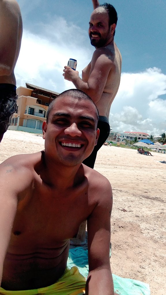 CesarAugustoRo's tweet photo. Agustisimos En #PortoMorelos #Playa #Cancun #Amigos #Affter https://t.co/Yvk6elBK3s