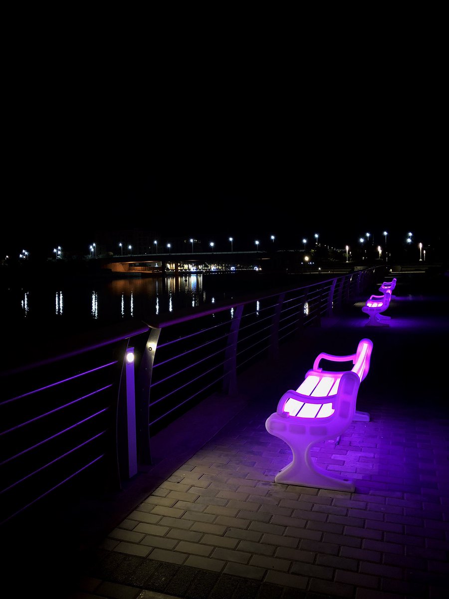 -

" نميل إلى من يشعروننا بالحُب دائمًا ،
 إلى من يحيطنا سور كلماتهم بالضوء ✨..