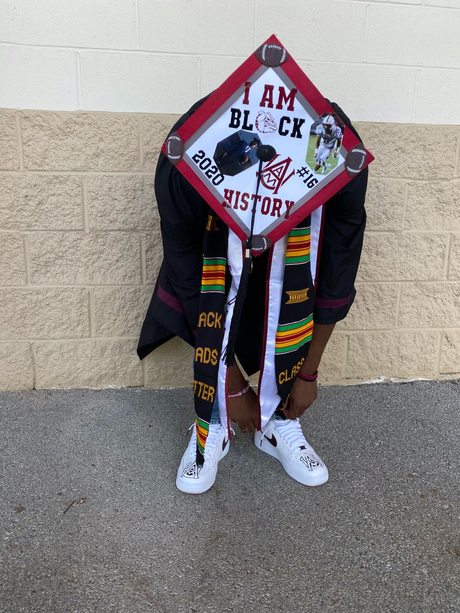 Tbe__16's tweet photo. I’m trying to raise the ceiling for the ones after me. #HBCUGRAD
#AAMU https://t.co/vL2CJnxsYr
