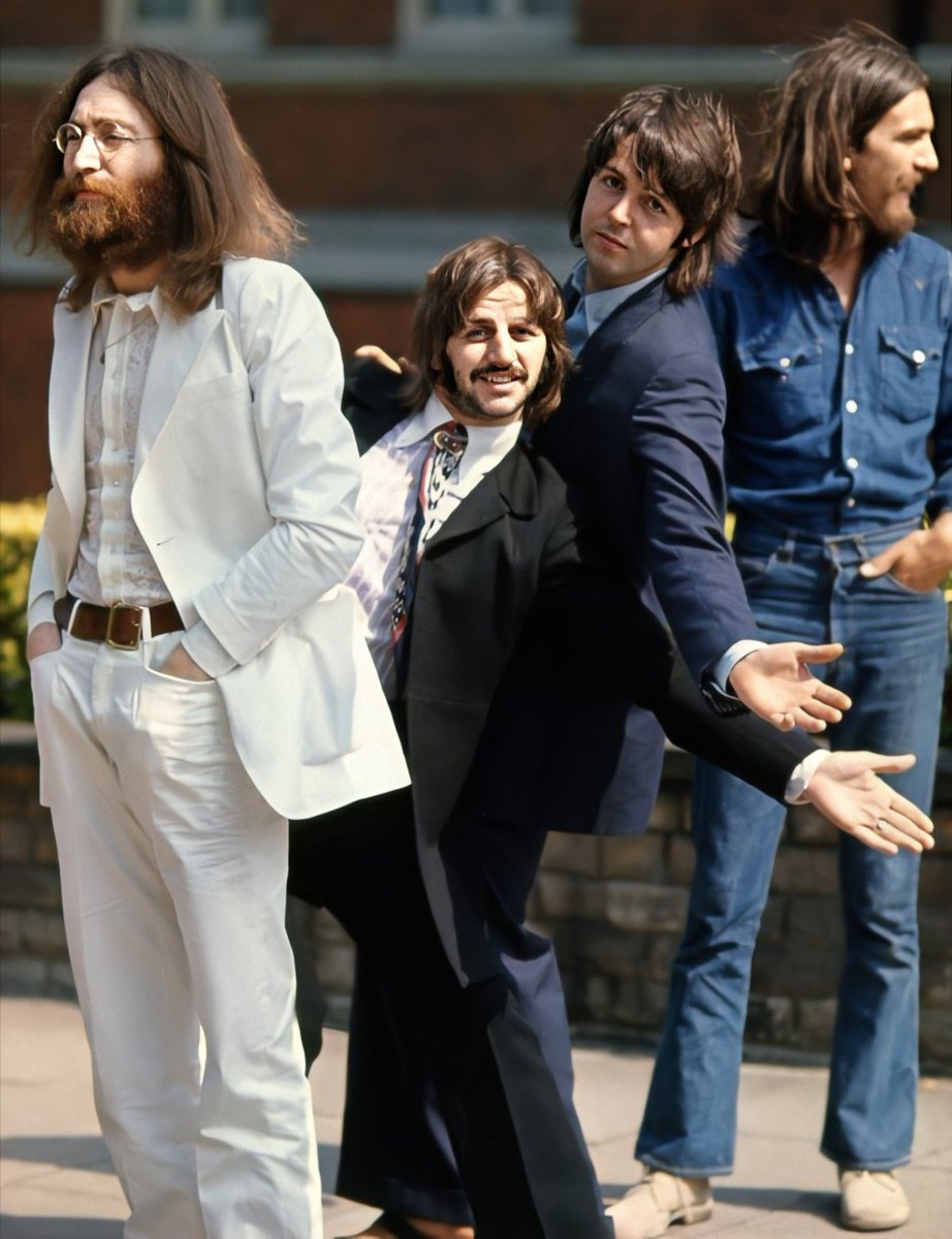 ImagenRetro's tweet photo. Un día como hoy pero de hace 51 años, The Beatles cruzaron Abbey Road, convirtiéndose en la fotografía más famosa e icónica en la historia del rock. https://t.co/y1DvP7rsg5