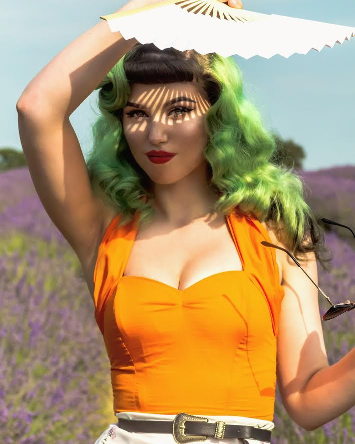 VivOfHolloway's tweet photo. The gorgeous @enchantressity is looking absolutely stunning in our Orange Cotton Halterneck Top! 🍊🧡
#vivienofholloway @vivienofholloway
#madeinlondon #vintagestyle #vintagefashion #retro #pinupstyle #halternecktop #1950stop #50sstyle #orangetop #summertop #fittop #curves https://t.co/OvXce0KZd0