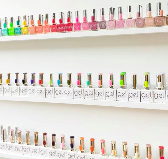 thegelbottleinc's tweet photo. Shelfie Goals! Now for the hard part... which colour to choose?!
@houseofladymuck
.
Shop our full range below
https://t.co/vIbTBsmFNh
.
#thegelbottle #teamtgb #gelnails #nailshelf #nailgoals #peacci #nailpolish https://t.co/RqYfbYahMx