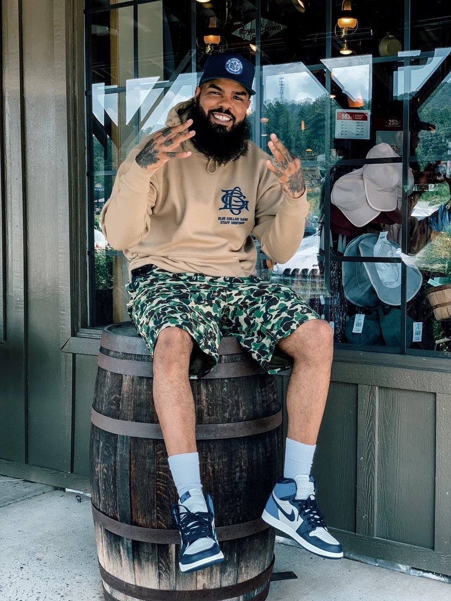 Stalley's tweet photo. https://t.co/lIJ2RwNrlO goes live at 3:30pm. Items are limited so set your notifications. #BCGAlert🚨 https://t.co/I6NxMptx27