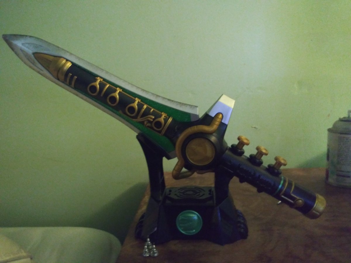 Got my dragon dagger love it <a href="/Hasbro/">Hasbro</a> #greenranger